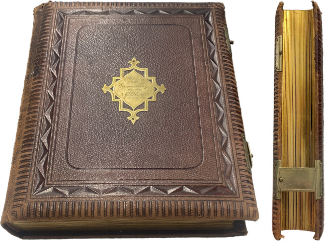 Deckel und Goldschnitt des Fotoalbums