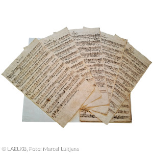 Gefächerte Noten als Beispiel der Musikaliensammlung